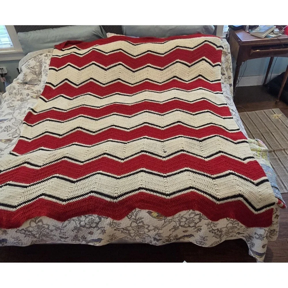 Vintage Crochet Afghan Blanket Zig Zag Chevron‎ 1970s Red/Black/White 75.5